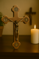 Crucifixo de Madeira com Medalhas Sacra 18cm®